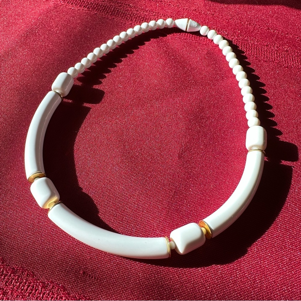 Vintage Sarah Coventry segmented large white beaded necklace/choker
